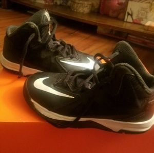 nike black and white splatter shoes